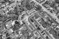 Black and white aerial view of a residential neighborhood in Luton, England, displaying urban planning.